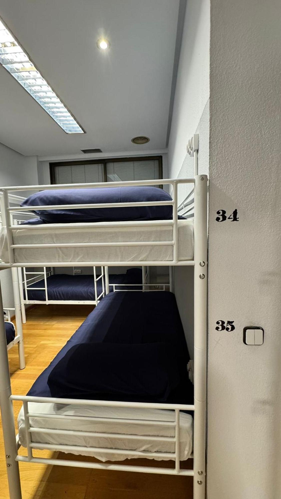 Hostel Puerta Del Angel - Madrid — Photos 3